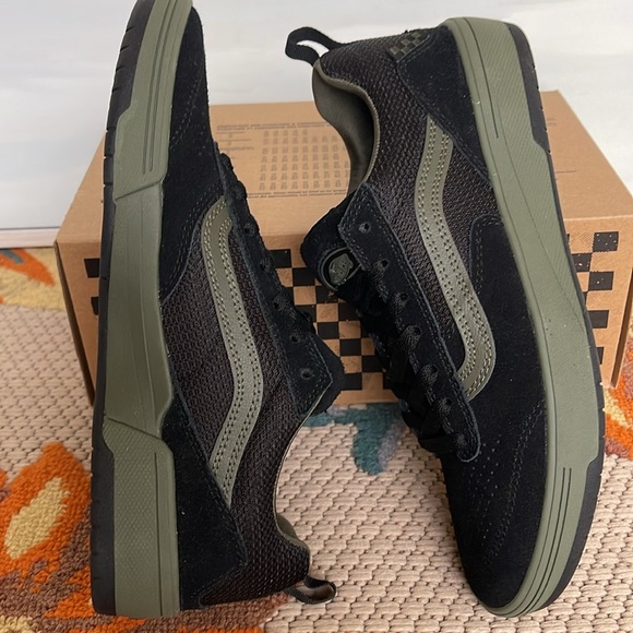 Vans WMNS Zahba
Fatigue/Black
VN0007QQFTB
SNEAKERS - Picture 12 of 16